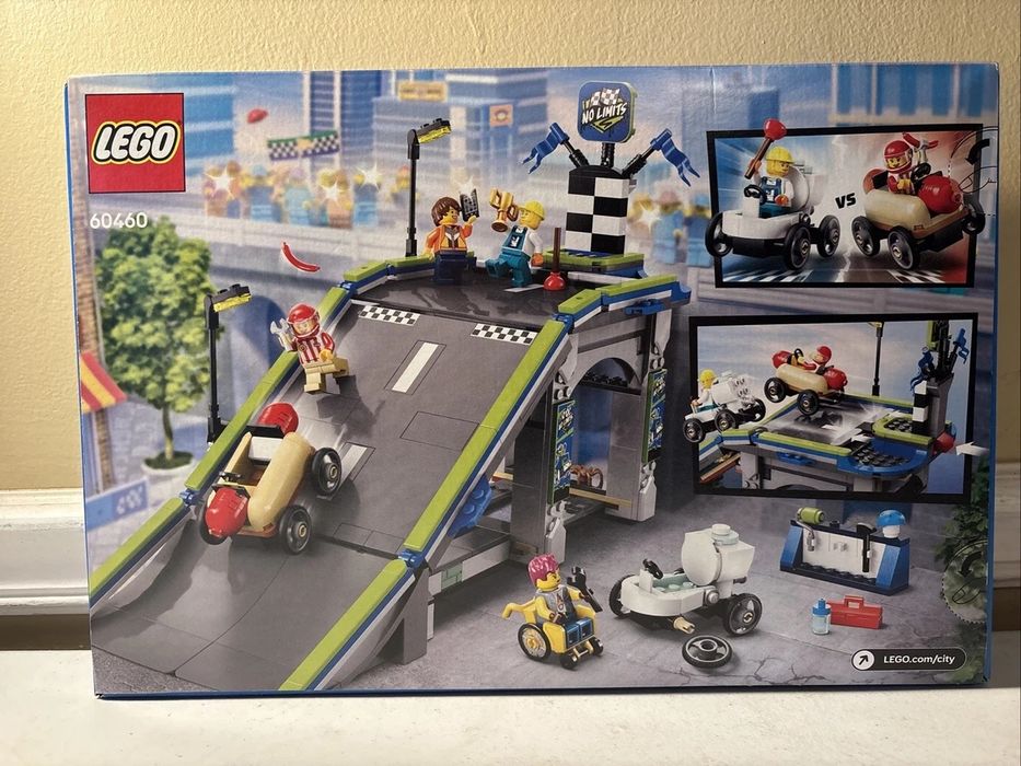 SIGILAT! LEGO City Rampa pentru curse de masini 60460