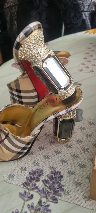 Vand sandale din Turcia