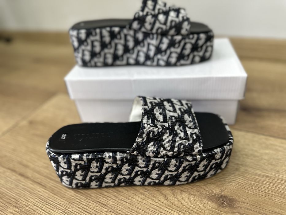 Дамски чехли Диор