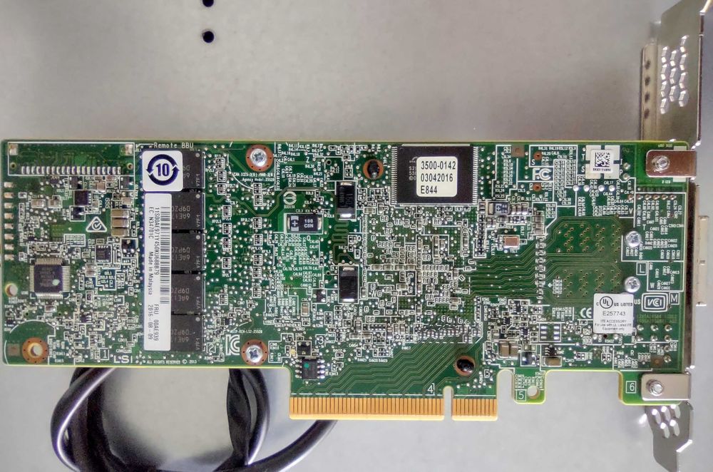 RAID Контролер IBM Lenovo M5225 2GB 12Gb/s ServeRAID 00AE939 9380-8e