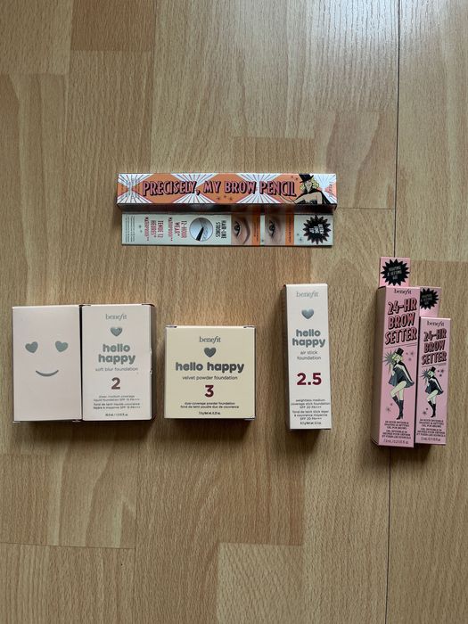 Чисто нови гримове Benefit Cosmetics (база, молив, гел, фондьотен)