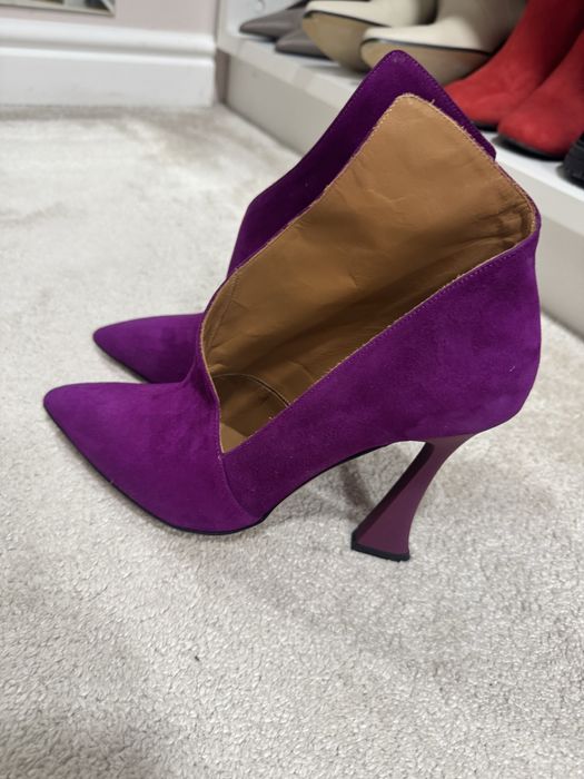 Червени и лилави боти естествен велур
