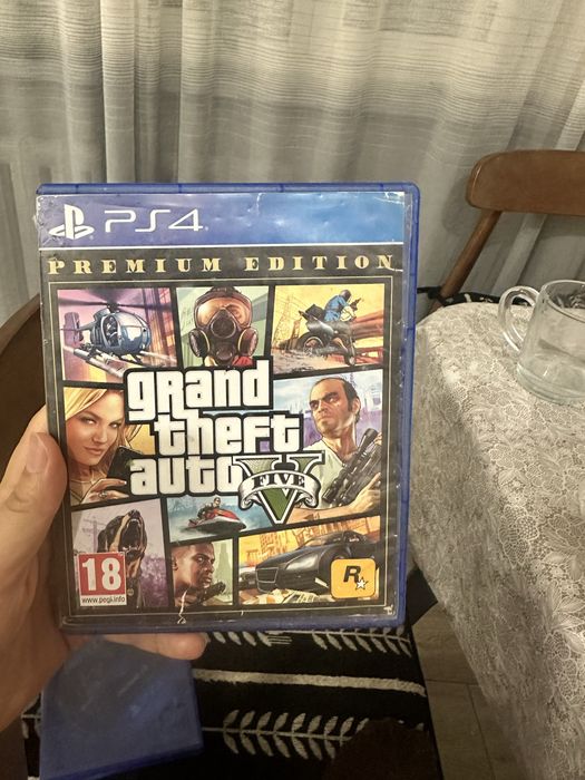 Продам игру GTA на PS4