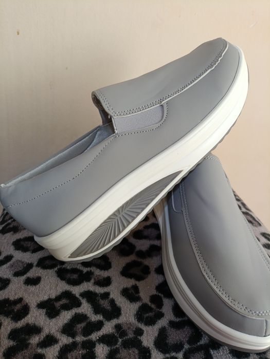 Женские туфли, очень лёгкие.