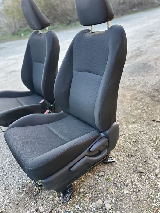 Седалки предни за Тоиота ярис