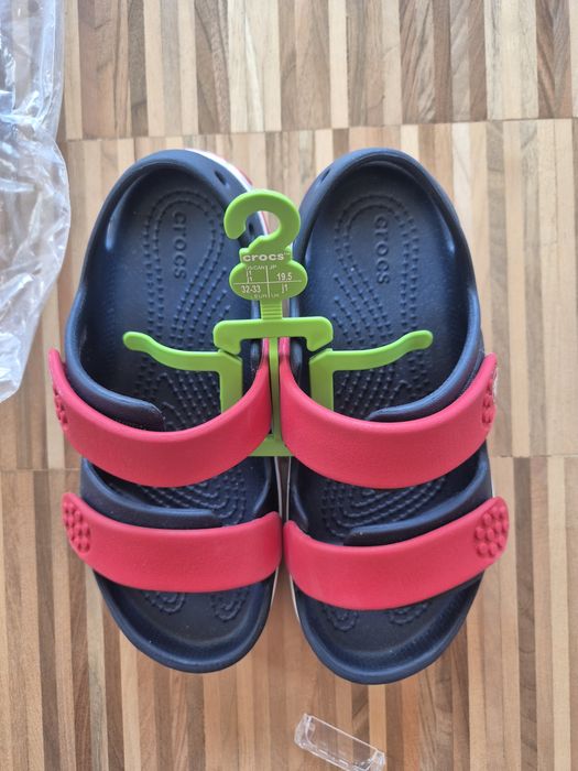 Нови сандали crocs