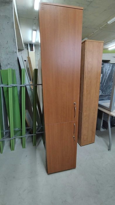 Еднокрил гардероб с рафтове  със заключване - Офис шкафове 54/200/40