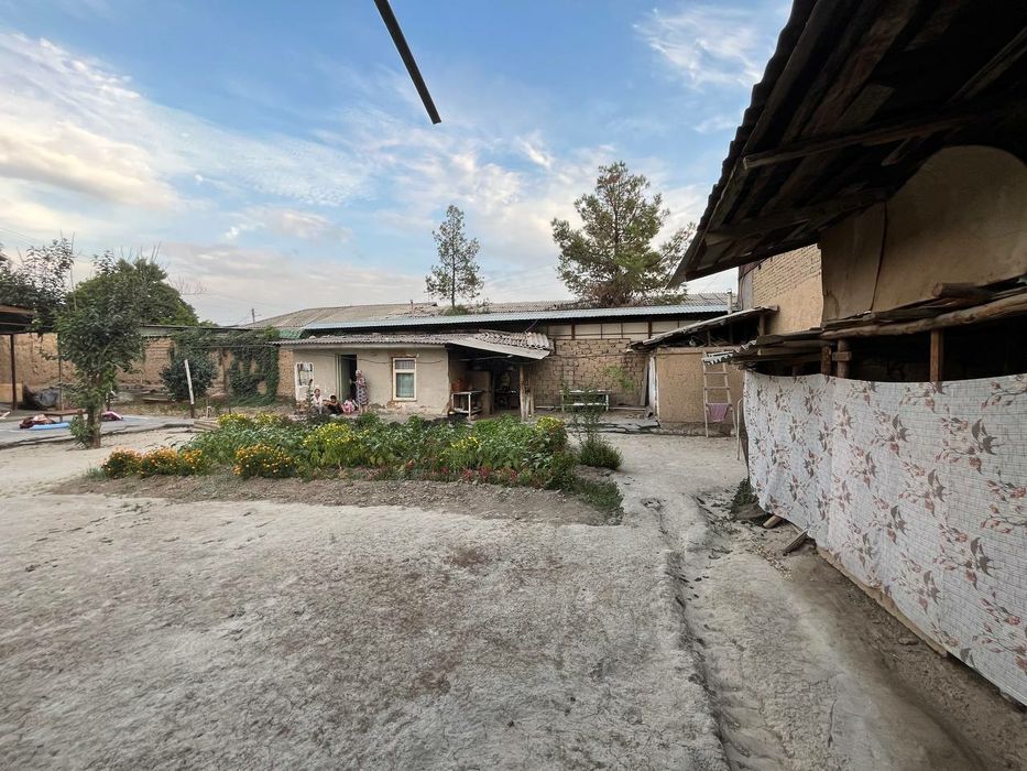 Yer sotiladi Oxunboboyevda