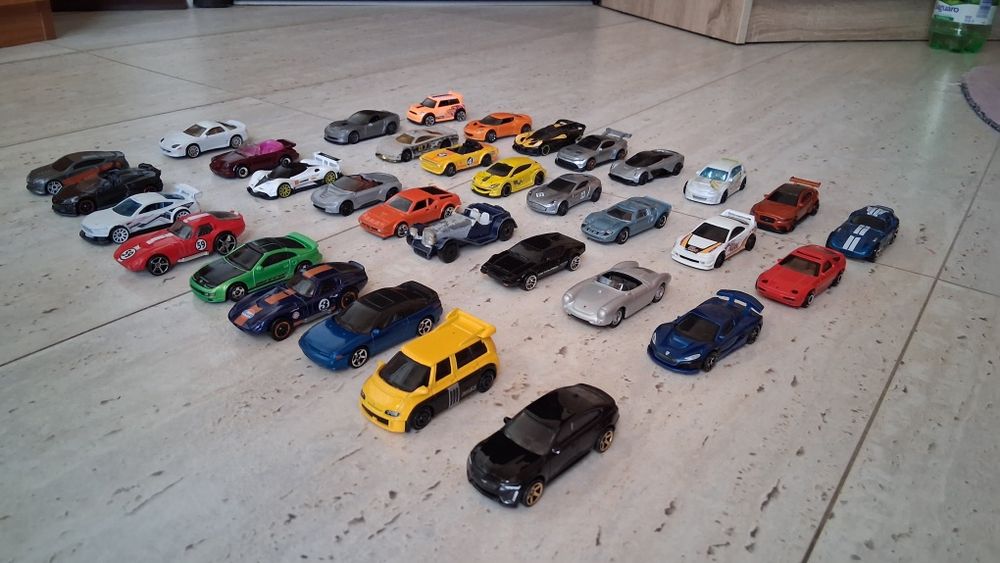 Hot wheels, matchbox, maisto, welly