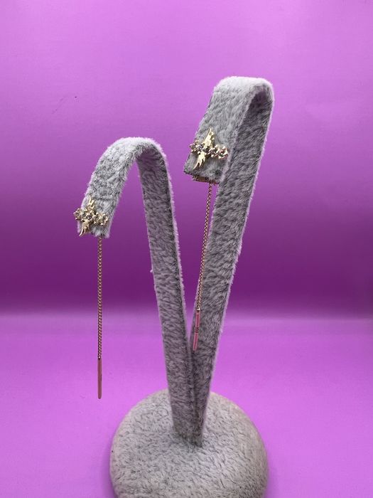 Продам золотые серьги - гвоздики.