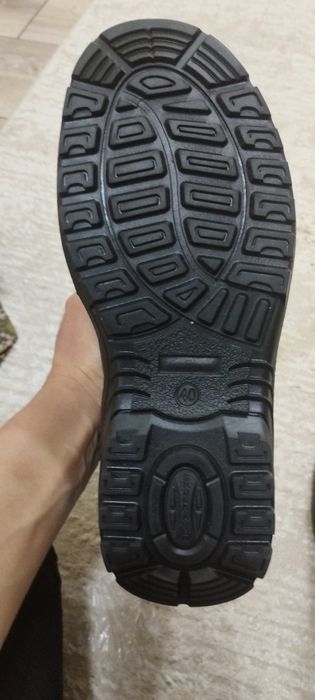 Продам коженные летние берцы 40 размера.