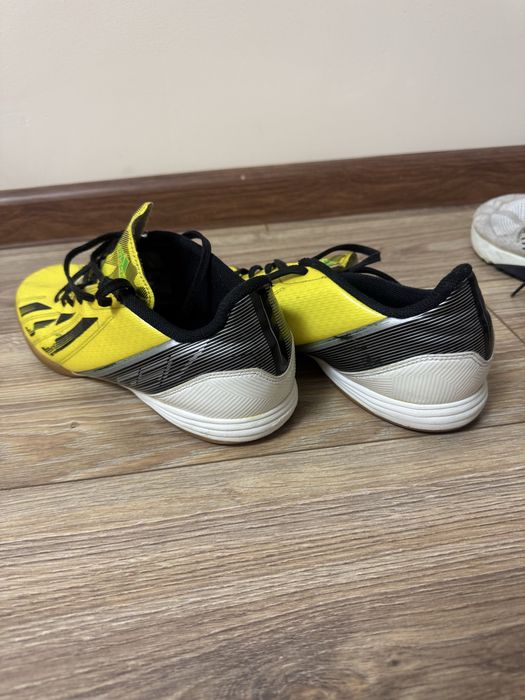 Футбольная обувь бутцы