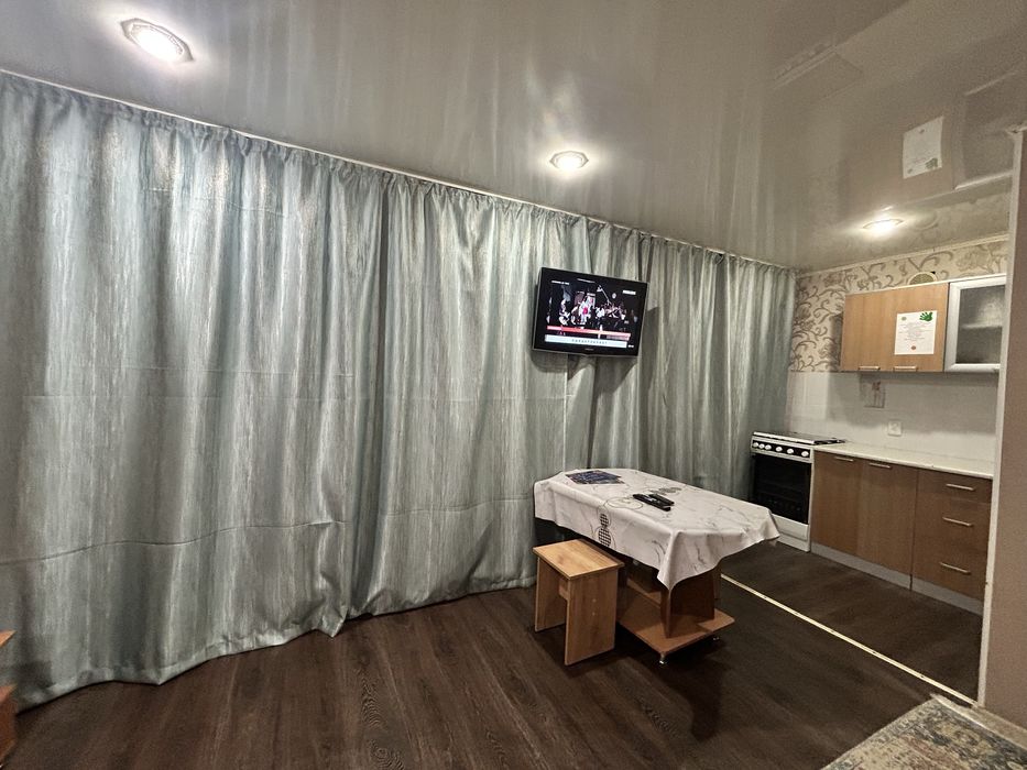 По часам 2000 тг за 1 ч. Центр