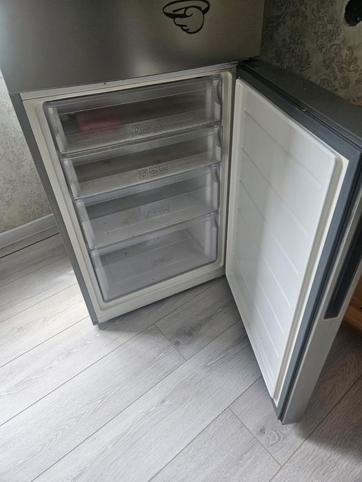 Продам холодильник Haier.