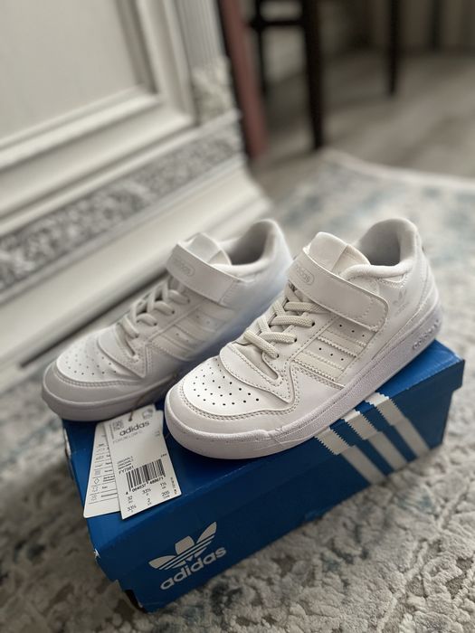Продам детские кроссовки фирмы adidas