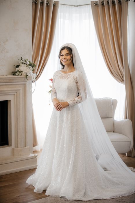 Rochie de Mireasă Albă cu Trenă de 2m Eleganță și Rafinațment