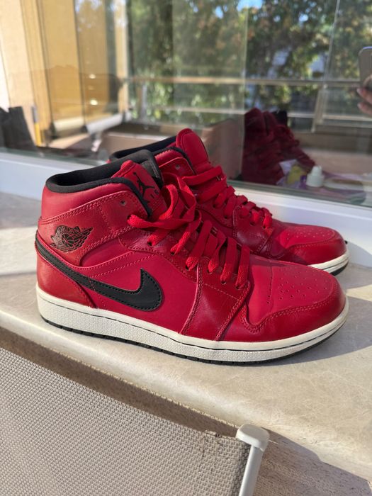 Nike Air Jordan mid reverse banned