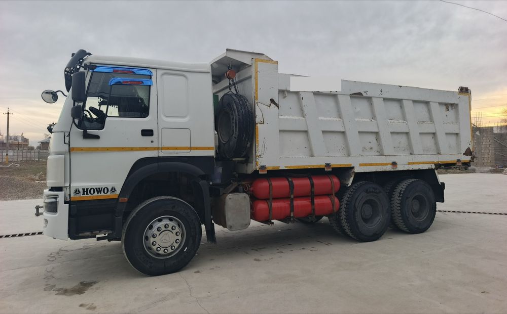 Самосвал HOWO Sinotruk срочно сотилади