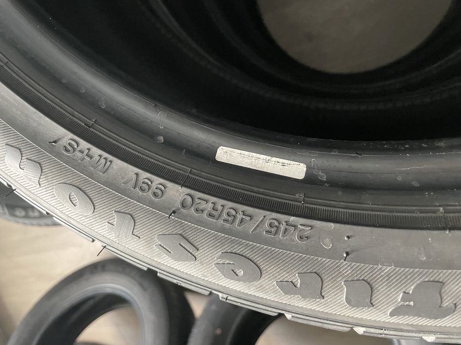 Продам шины 245/45 R20