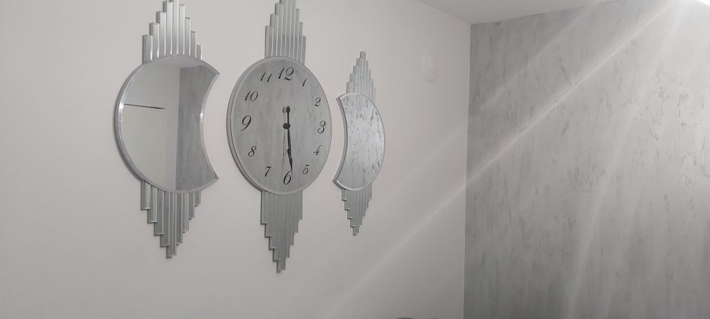 Огледало с часовник