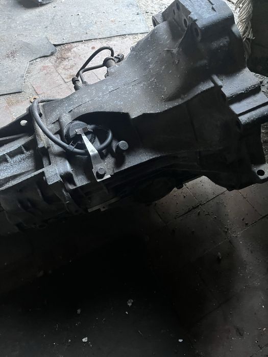 Авто   Ауди кпп механика обьем 2.0  пятиступкп