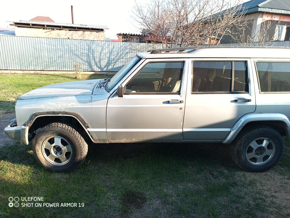 Продам Jeep Cherokee
