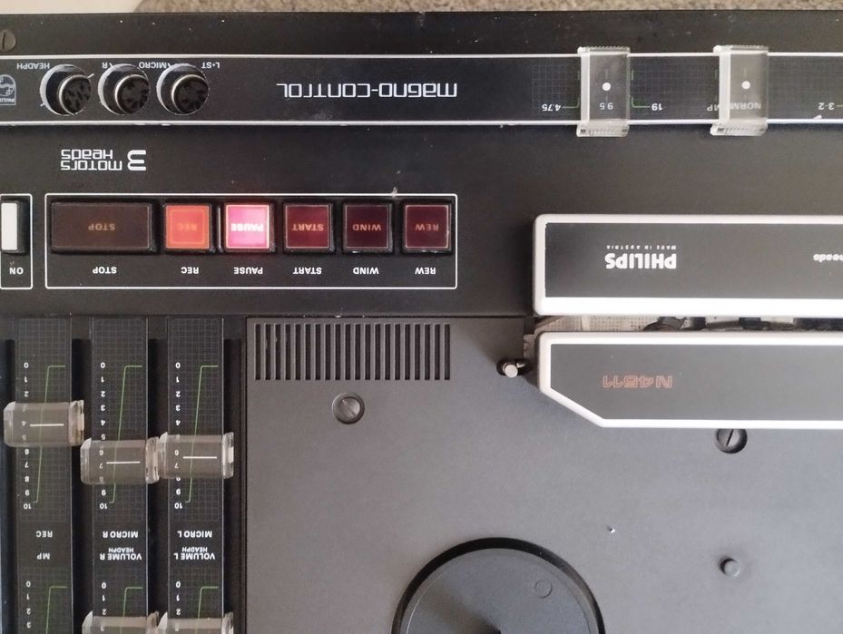 Магнетофон philips