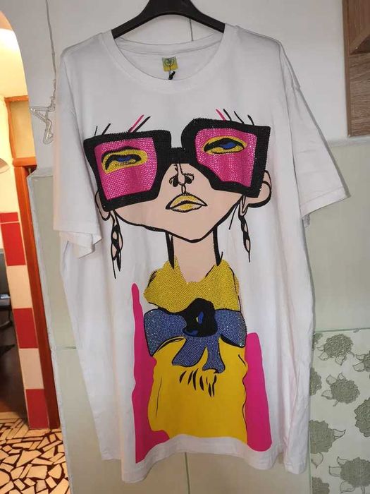 Tricou cu grafica colorata dama