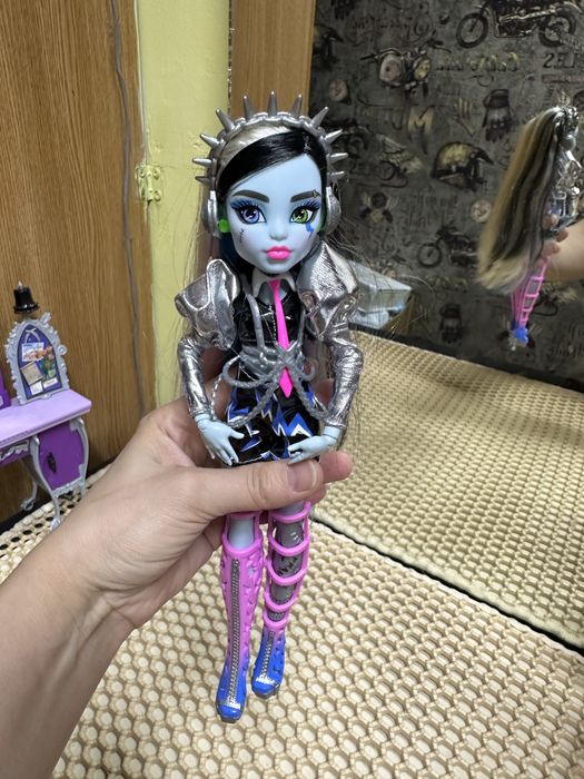 Продам куклу монстр  хай!