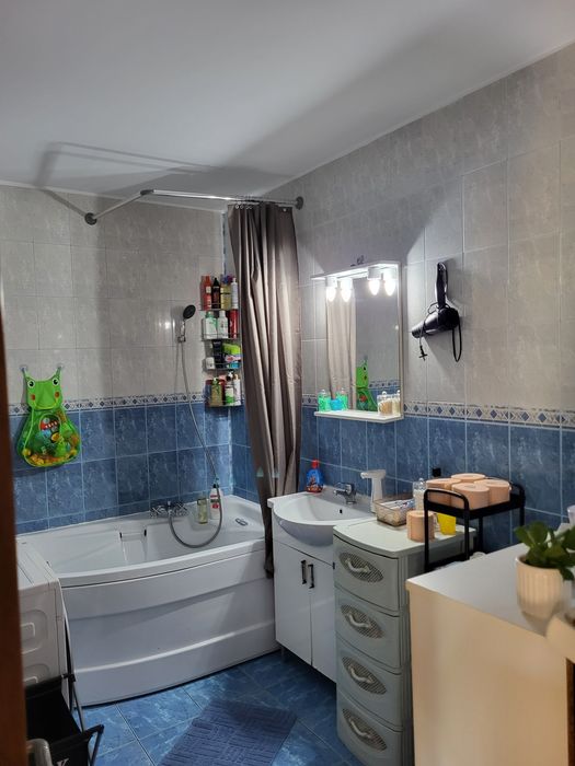 Vând apartament zona Tineretului