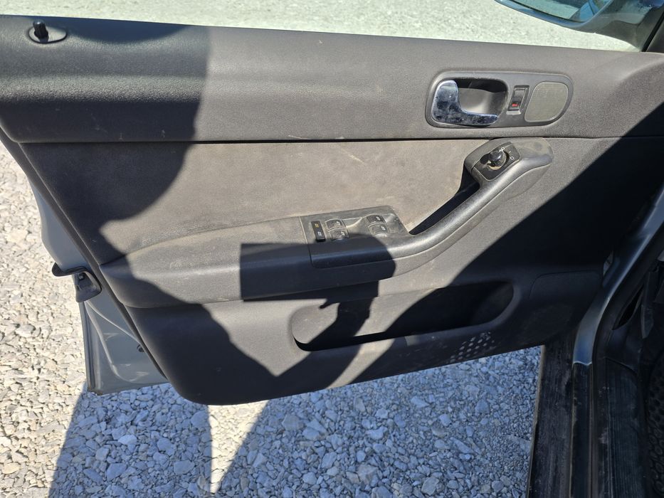 Продавам ауди а3 8л 1.6 брнзин на части