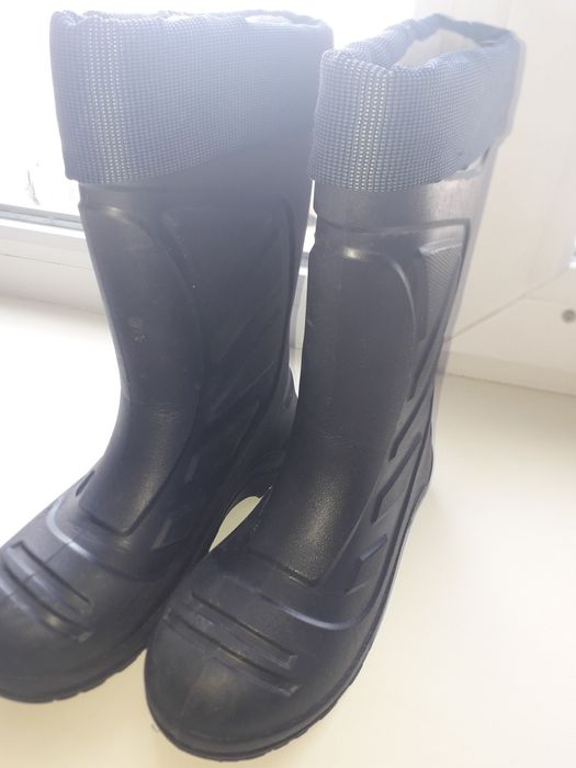 Резиновые сапоги .