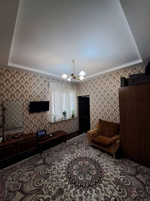 1 xonali uy sotiladi ichidagi narsalari bilan