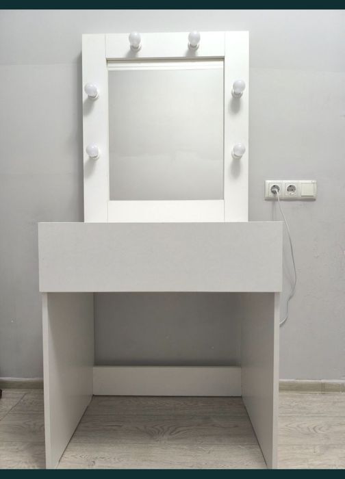 Визажный стол 45.000