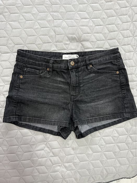 Vând pantaloni scurți din Denim