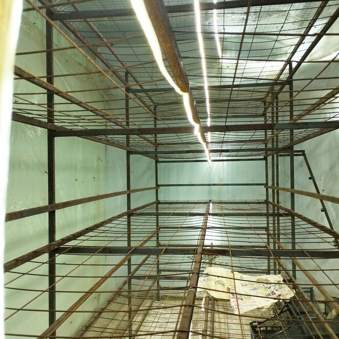 Продается готовые металлические  стеллажи