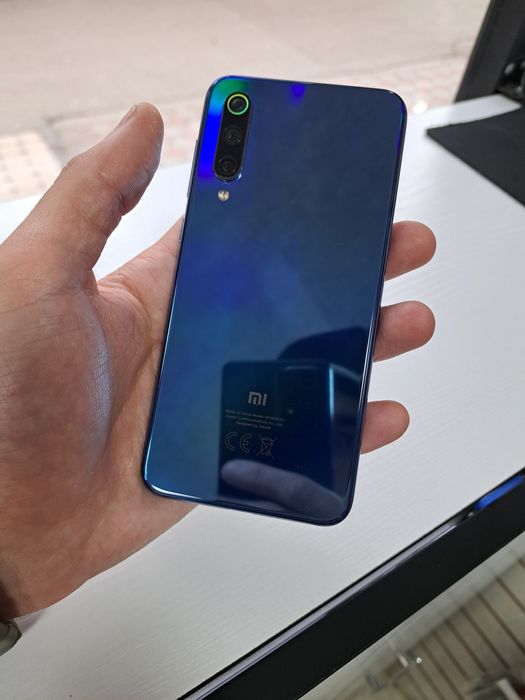Mi 9SE флагман память 6/64gb идеал состояние
