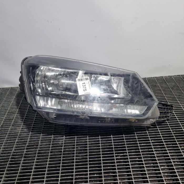 Far Dreapta Skoda Yeti Facelift 2013 - 2017 SUV 4 Usi (1375) Fara xenon 305237220