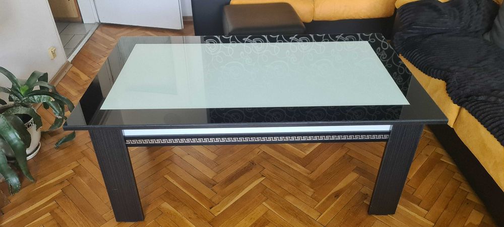 Версаче маса, разтегателна в перфектно състояние.(140х80 или 180х80)