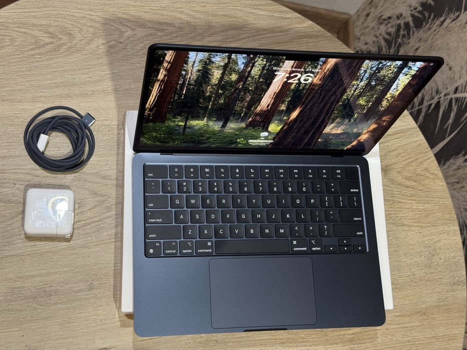 Apple macbook air M2 16gb 256gb