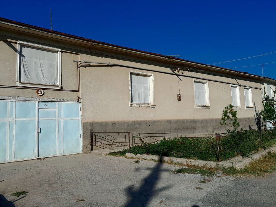 Nazarbek Turkiston Saxovatdan 8 sotix 9 xonali uchastka sotiladi