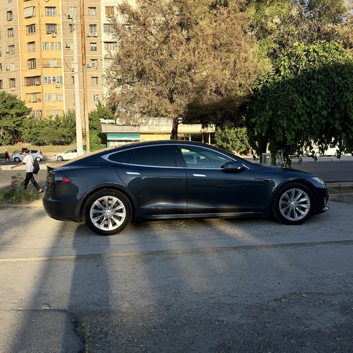 Tesla Model S 100D Amerika Zapas xod 632 km