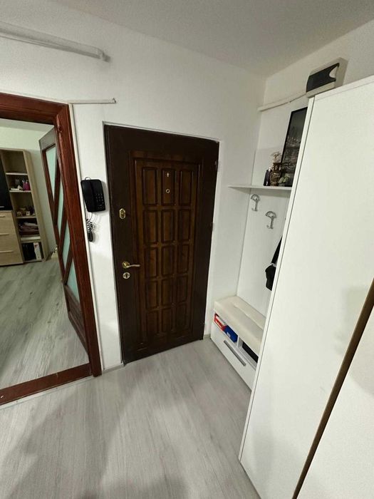 Inchiriez apartament 2 camere decomandate - et. 2 - Brazda