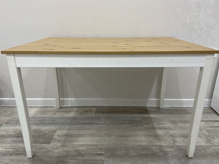 Продается стол Ikea