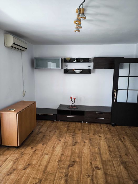 Apartament de închiriat 3 camere Zoom beach