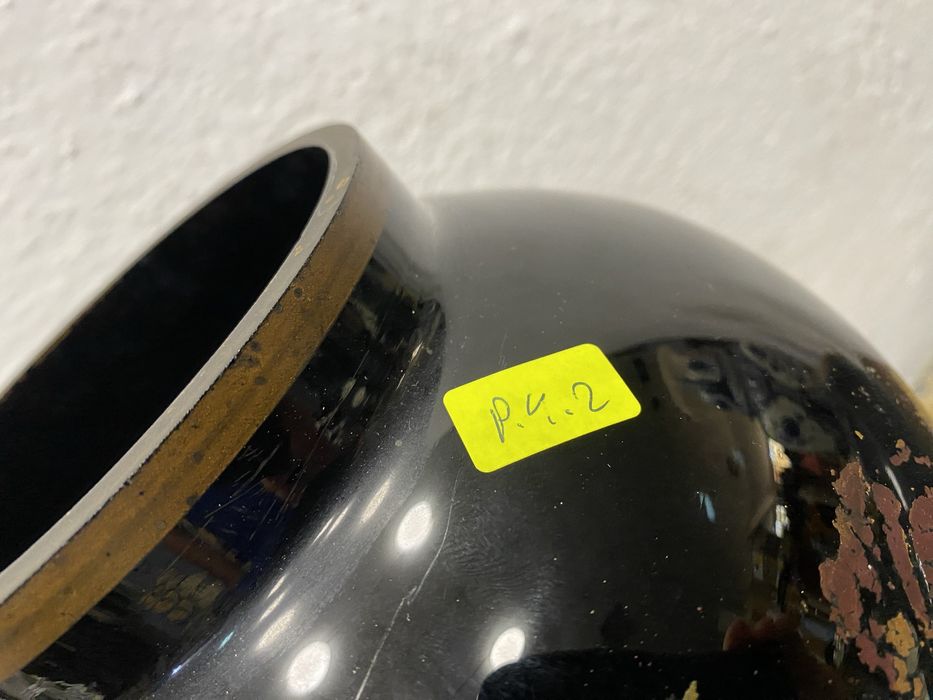 Големи стъклени вази изрисувани ръчно