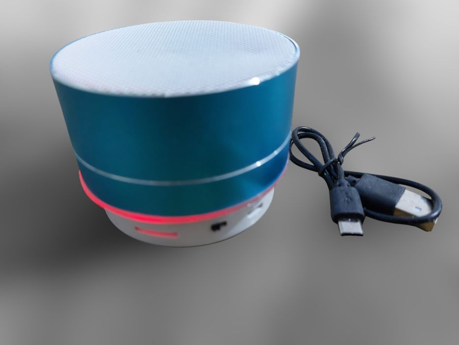 Блутуут тонколонка малка и преносима с подсведка