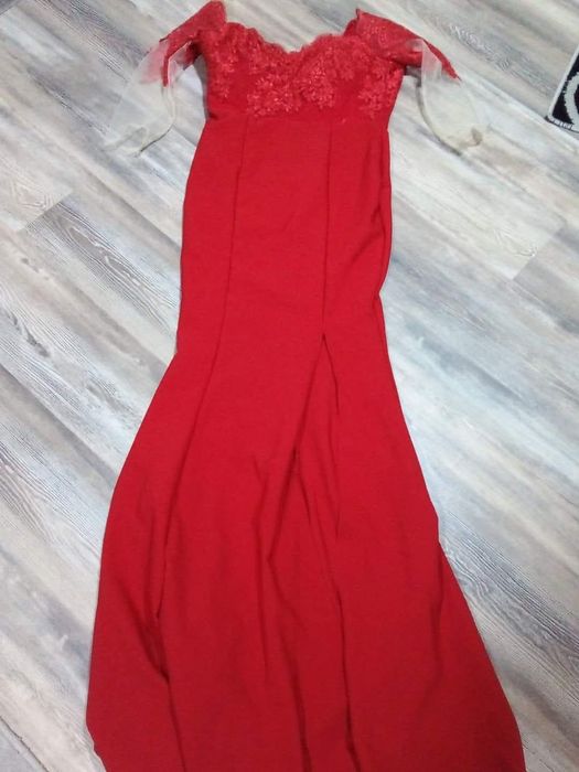 Спешно продавам официална рокля