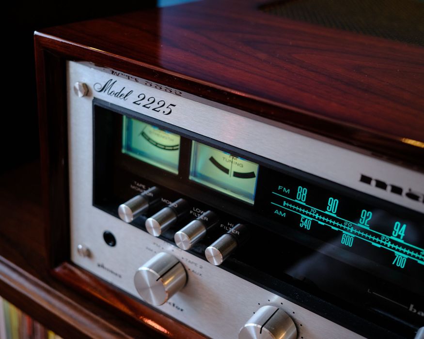 Marantz 2225 с дървена кутия WC-22, кафяв пиано лак, отлично състояние