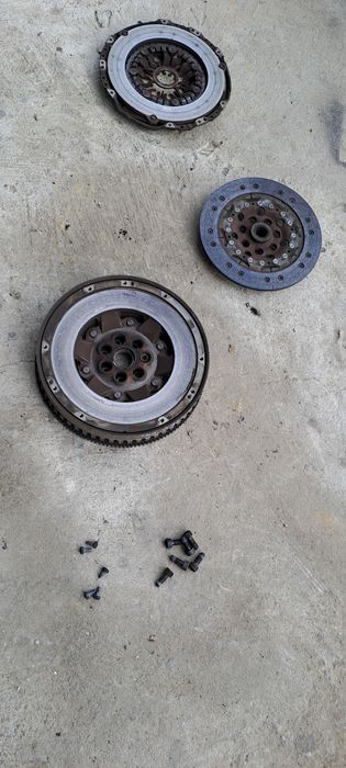 Демпферен маховик с притискател за Рено Меган/Reno Megan/ 07г.